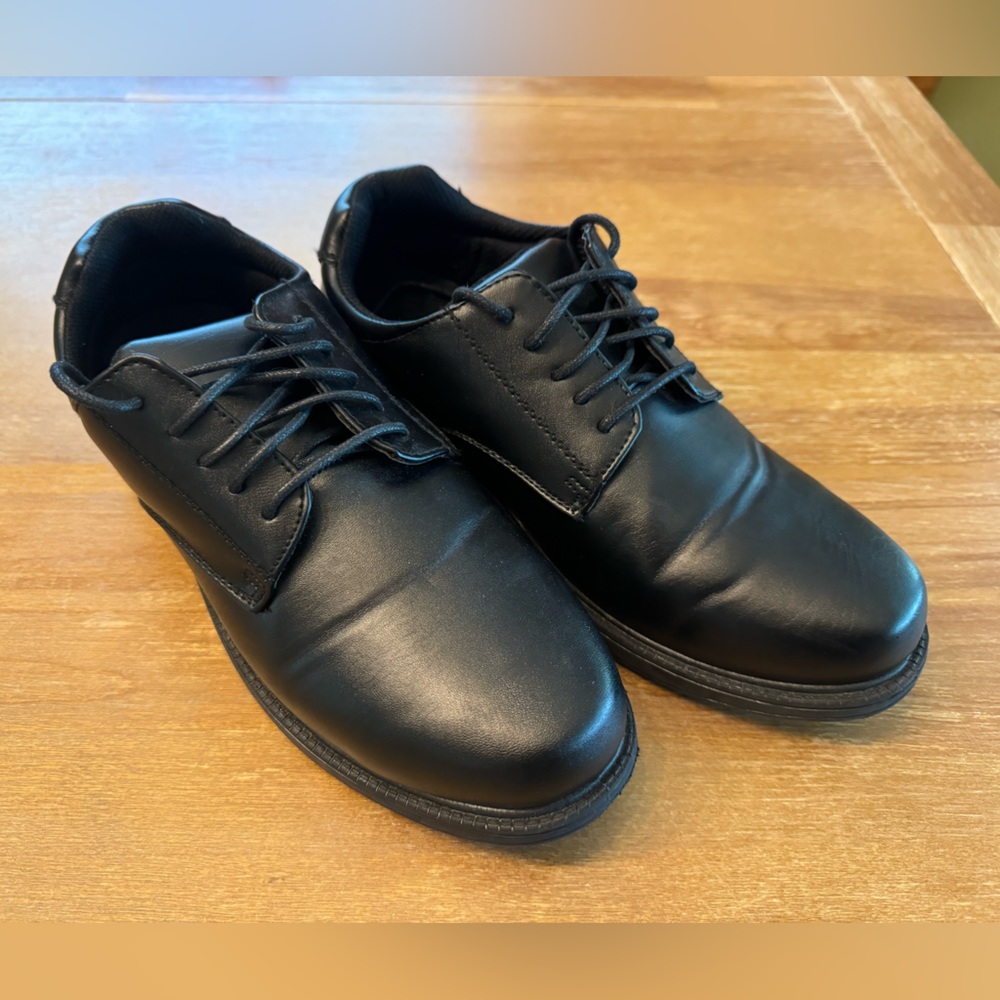 Boys/Mens Dress Shoes (sz 8)